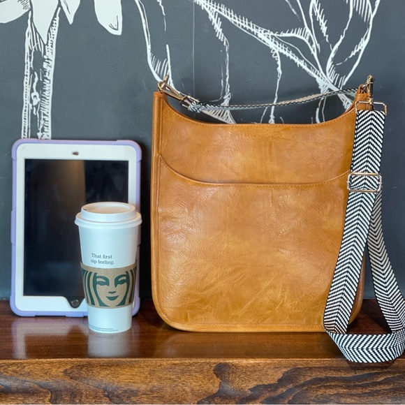 Saddle Brown Versatile Crossbody Shoulder Bag - Picture 2 of 11